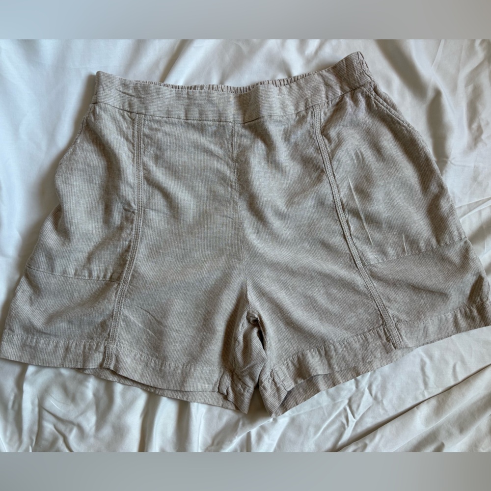 Linen blend striped shorts